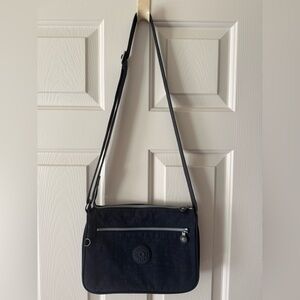 Kipling Callie Crossbody Bag - Navy with Silvertone Hardware. 
Great Bag! 💙🩶